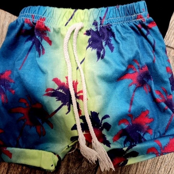 6 to 12m "MAMAS BOY" Black top w Tye dye shorts outfit as it came- US size 9-12m - Picture 2 of 3